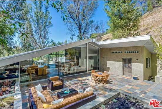 1960s Harry Gesner-designed Triangle House in Tarzana, California, USA