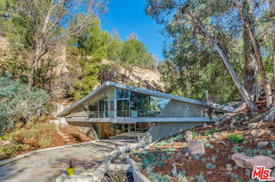 On the market: 1960s Harry Gesner-designed Triangle House in Tarzana, California, USA