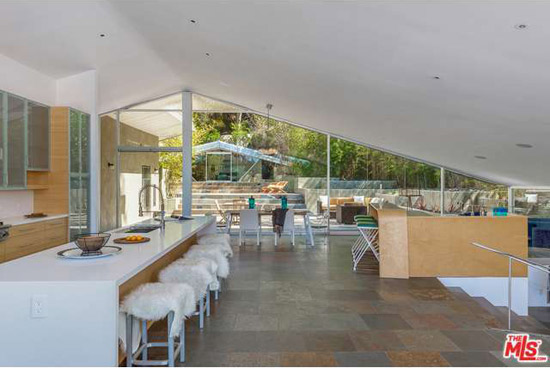 1960s Harry Gesner-designed Triangle House in Tarzana, California, USA