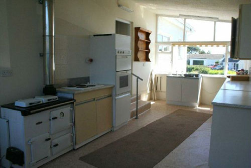 rhos3 Midcentury-style four-bedroom bungalow in Rhoscolyn, Anglesey, North Wales