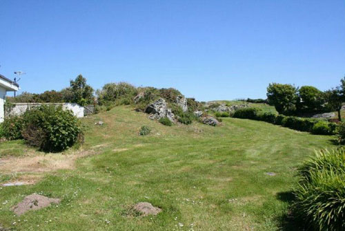 rhos5 Midcentury-style four-bedroom bungalow in Rhoscolyn, Anglesey, North Wales