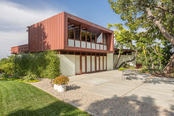 Midcentury rental: 1940s Rodney Walker-designed property in Sherman Oaks, California, USA