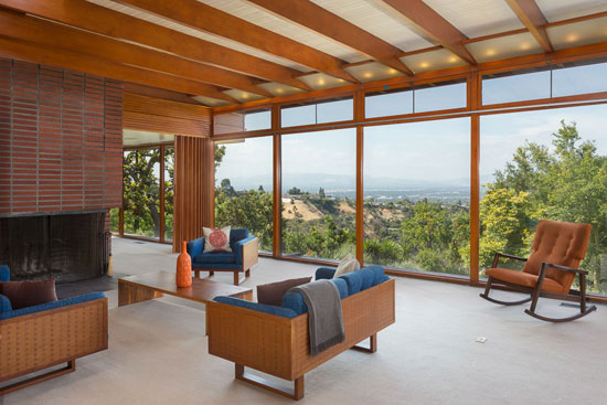 Midcentury rental: 1940s Rodney Walker-designed property in Sherman Oaks, California, USA