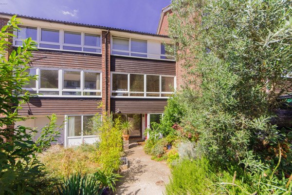 1960s modernist townhouse in London SE19