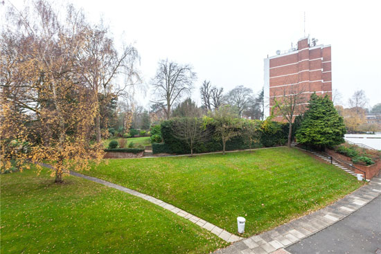 Apartment in 1960s Douglas Stephen and Partners-designed Southwood Park, Highgate, London N6
