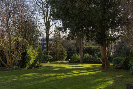 1960s apartment in Southwood Park, London N6