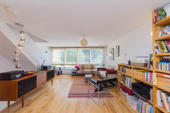 1960s modernist townhouse in London SE19