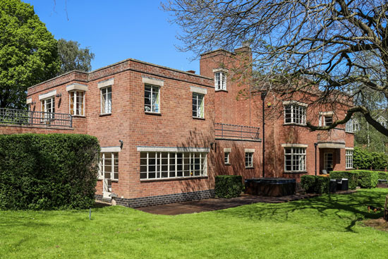 1930s H.W. Simister modern house in Stratford-upon-Avon, Warwickshire