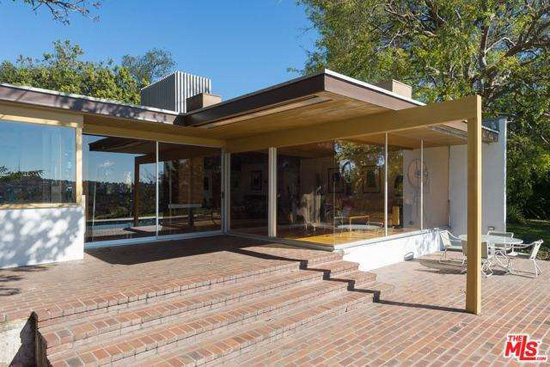Richard Neutra classic: The Schaarman House in Los Angeles, California, USA