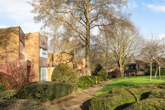 1960s Eric Lyons-designed Span House in New Ash Green, Kent