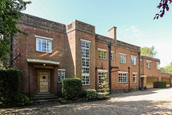 1930s H.W. Simister modern house in Stratford-upon-Avon, Warwickshire