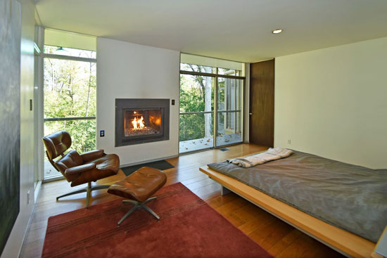 Hillside modernism: 1960s four-bedroom property in Cincinnati, Ohio, USA
