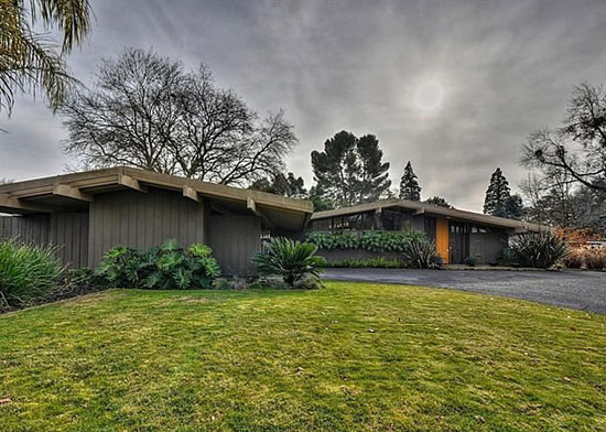 1950s Carter Spark-designed midcentury property in Sacramento, California, USA