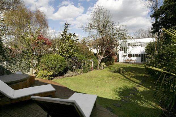 sal3 1930s Connell, Ward and Lucas-designed grade II-listed modernist house in Worcester Park, Kingston Upon Thames, Surrey