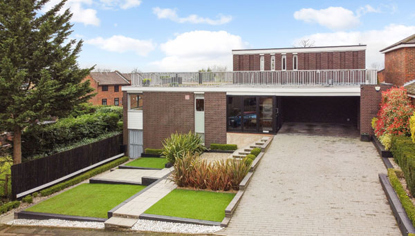 1960s Geoffrey Bateman midcentury modern house in Loughton, Essex