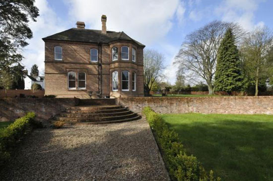 sh4 Late Victorian nine-bedroom house in Oldbury, Bridgnorth, Shropshire