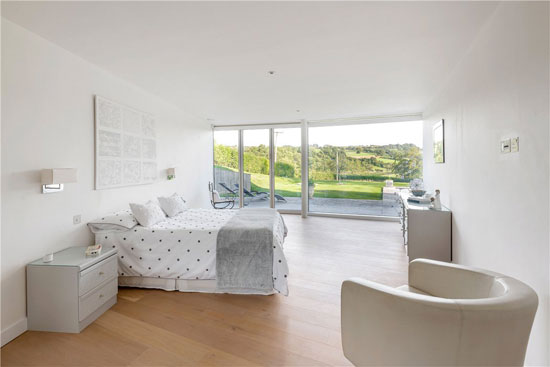 Circular modern house in Batcombe, Somerset