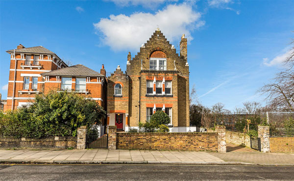 House from the Spaced TV show in London N7 now for sale