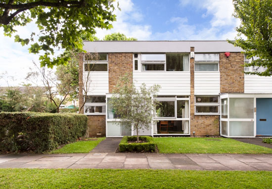 span1 Eric Lyons-designed Span House on the Cator Estate, Blackheath, London SW3