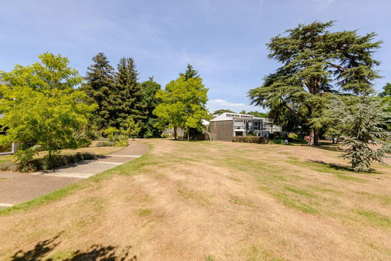 Span House for sale: 1960s modernist property on the Templemere Estate, Weybridge, Surrey