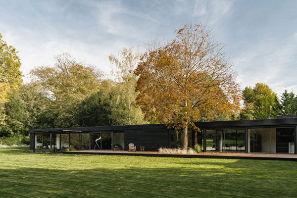 1950s modern house in Stoke Poges, Buckinghamshire