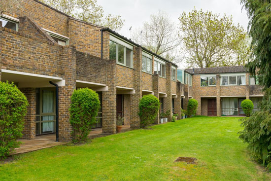 1970s Oxford Architects Partnership-designed midcentury property in Cleave Court, Streatley-on-Thames, Berkshire