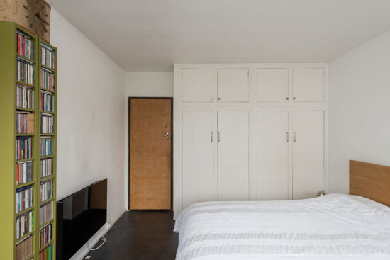 Apartment in Frederick Gibberd’s 1930s modernist Pullman Court in Streatham Hill, London SW2