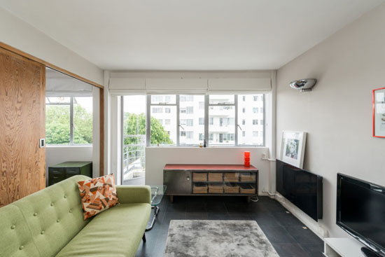 Apartment in Frederick Gibberd’s 1930s modernist Pullman Court in Streatham Hill, London SW2