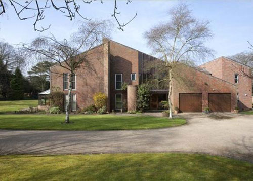 On the market: 1980s modernist five-bedroomed house in Alveston, Stratford-upon-Avon, Warwickshire