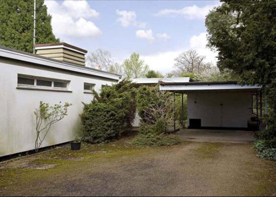 strat2 1960s architect-designed single-story property in Alveston, Stratford-upon-Avon, Warwickshire