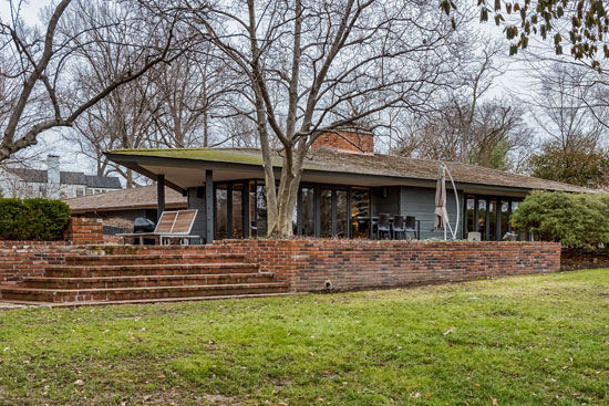 1950s Bernoudy-Mutrux-designed Simms house in St. Louis, Missouri, USA