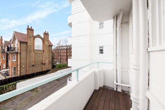 Art deco apartment: One-bedroom flat in the A. F. A. Trehearne-designed Stanbury Court, London NW3