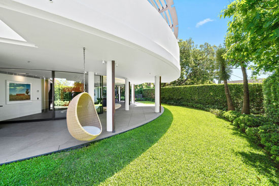 1960s Frank Fox circular house in Sydney, New South Wales, Australia