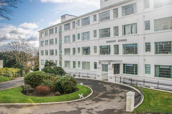 1930s apartment in George Bertram Carter’s Taymount Grange, London SE23