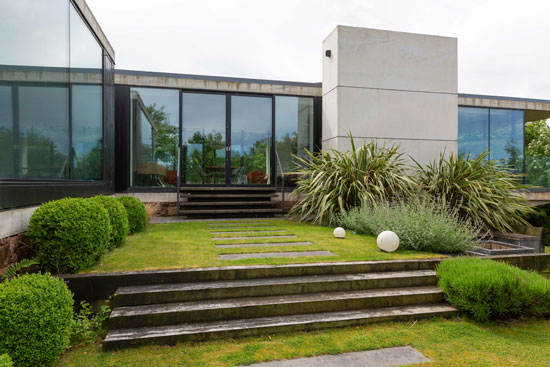 Rock Mount modern house in Thorsway, the Wirral, Merseyside