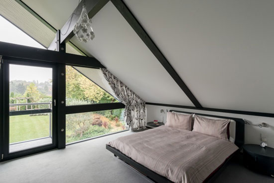 Four-bedroom Huf Haus in Tilehurst, Berkshire