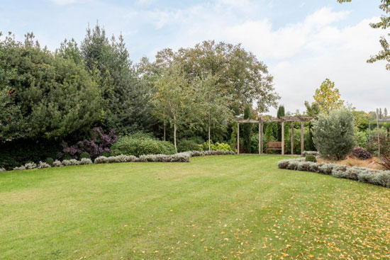 Four-bedroom Huf Haus in Tilehurst, Berkshire