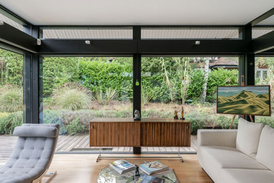 Four-bedroom Huf Haus in Tilehurst, Berkshire