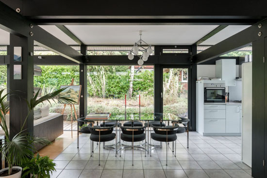 Four-bedroom Huf Haus in Tilehurst, Berkshire