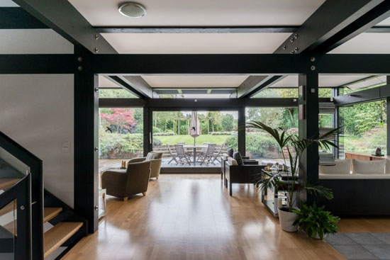 Four-bedroom Huf Haus in Tilehurst, Berkshire