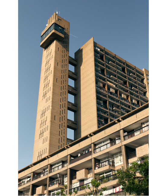 Apartment in Erno Goldfinger’s Trellick Tower, London W10
