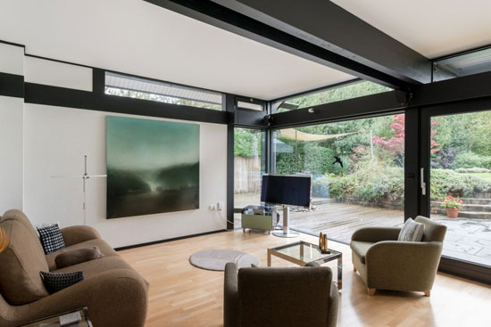 Four-bedroom Huf Haus in Tilehurst, Berkshire