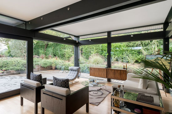 Four-bedroom Huf Haus in Tilehurst, Berkshire