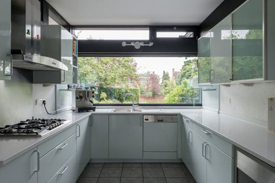 Four-bedroom Huf Haus in Tilehurst, Berkshire