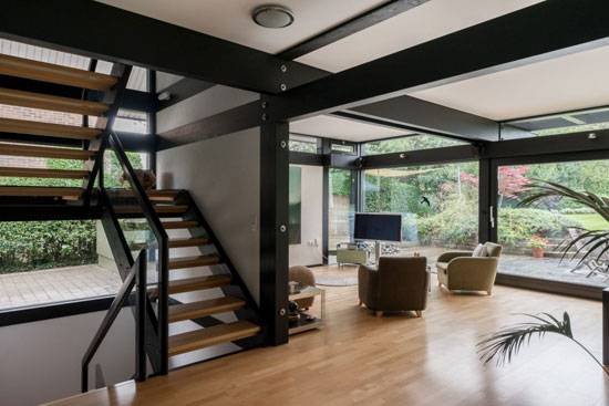Four-bedroom Huf Haus in Tilehurst, Berkshire