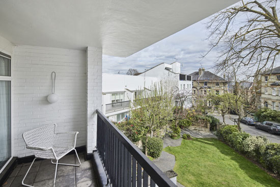 1960s Ted Levy modern house in London NW3