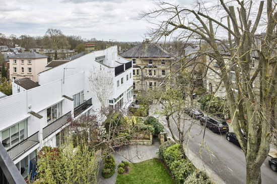 1960s Ted Levy modern house in London NW3