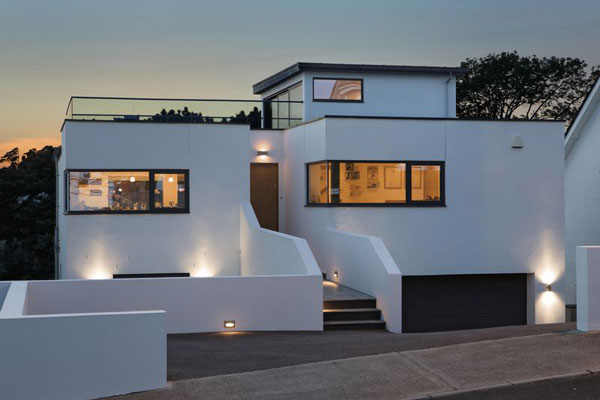 Coastal modernism: Six-bedroom property in Torquay, Devon