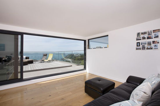 Coastal modernism: Six-bedroom property in Torquay, Devon