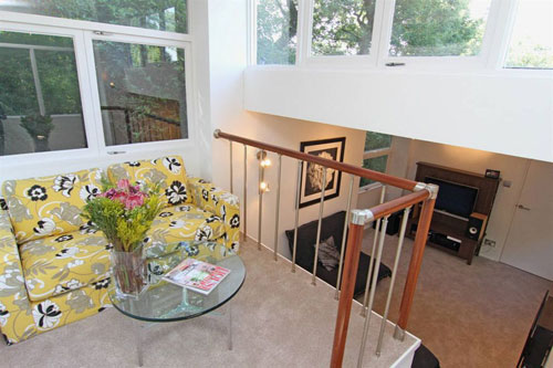 tot4 Architect-designed five-bedroomed hillside house in Totley, Sheffield